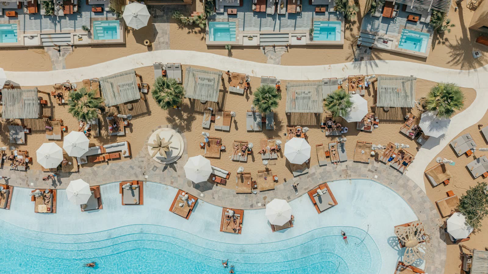 Aplaya Beachfront Suites photo 2